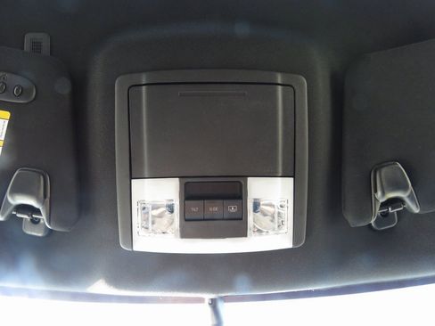 Used 2018 Ford Explorer XLT w/ Equipment Group 202A image 30