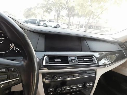 Used 2012 BMW 750Li xDrive image 29