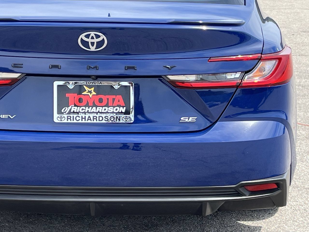 Used 2025 Toyota Camry SE FWD image 6