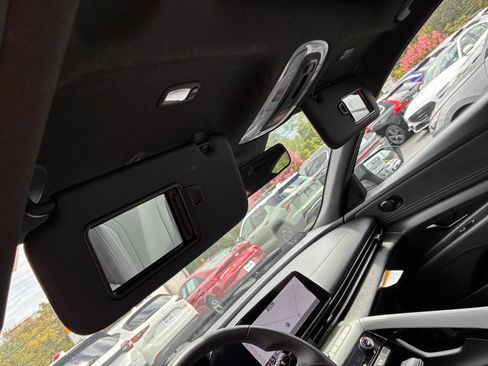 Used 2025 Hyundai Elantra Limited FWD image 43
