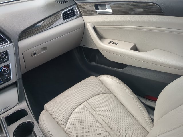 Used 2015 Hyundai Sonata Limited w/ Option Group 05 FWD image 18