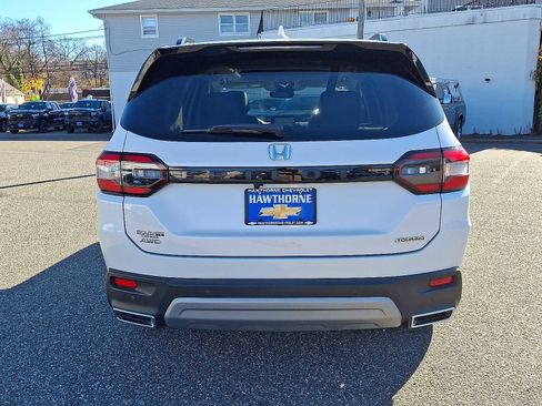 Used 2023 Honda Pilot Touring image 5