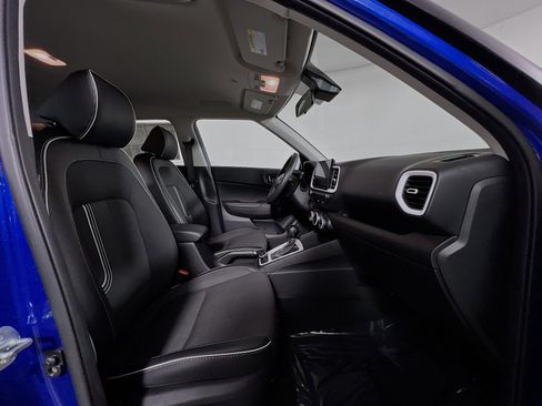 Used 2024 Hyundai Venue Limited image 31