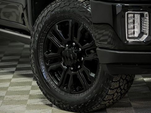 Used 2021 GMC Sierra 2500 Denali w/ Denali Black Diamond Edition image 3