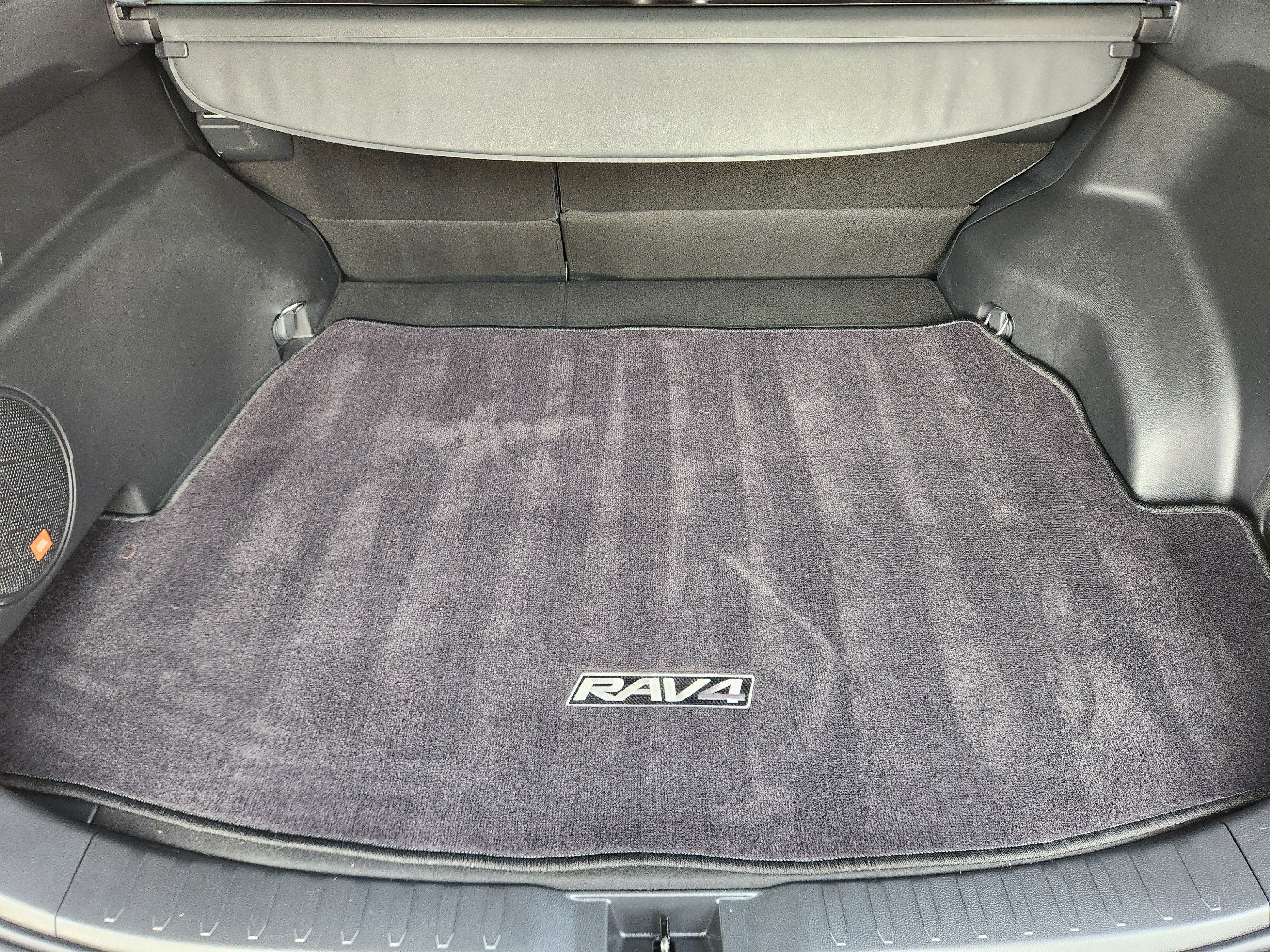 Used 2019 Toyota RAV4 Limited w/ Cold Weather Package FWD image 29
