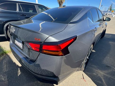 Used 2024 Nissan Altima 2.5 SR w/ SR Premium Package image 2