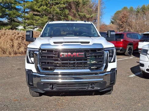 Used 2024 GMC Sierra 2500 Pro w/ Convenience Package image 2