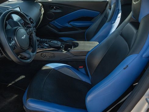 Used 2020 Aston Martin V8 Vantage Coupe image 17