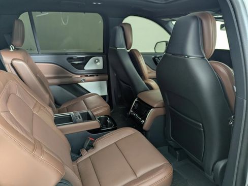 Used 2025 Lincoln Aviator Reserve w/ Equipment Group 201A image 22