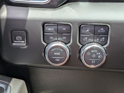 Used 2024 GMC Sierra 2500 Denali w/ Denali Reserve Package AWD/4WD image 24