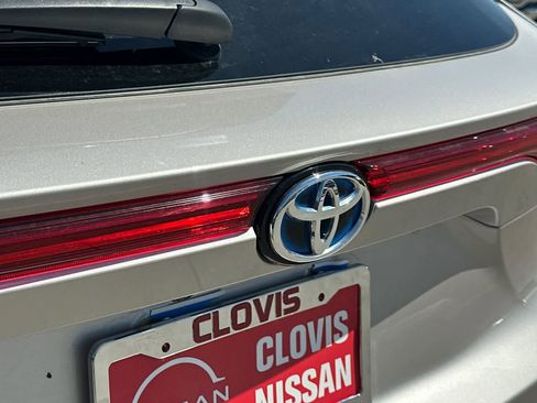 Used 2024 Toyota Venza LE image 13