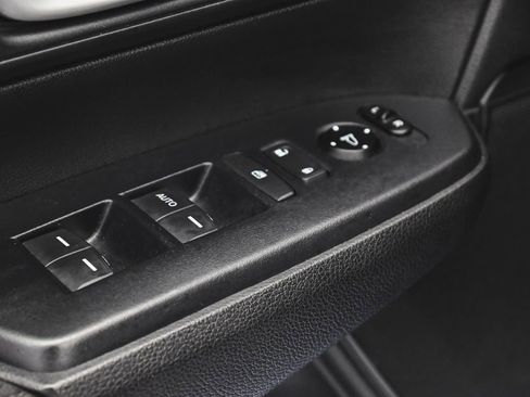 Used 2019 Honda CR-V LX image 9