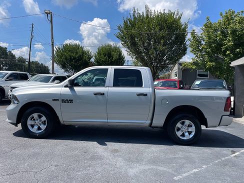 Used 2017 RAM 1500 Express w/ Express Value Package RWD image 9