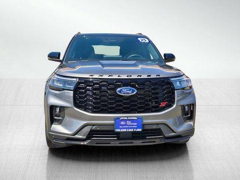 Used 2025 Ford Explorer ST AWD/4WD image 2