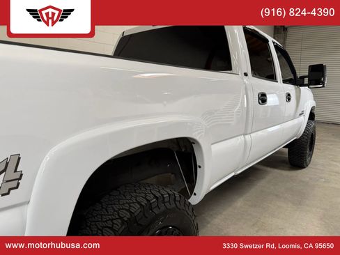 Used 2006 Chevrolet Silverado 2500 LT w/ Heavy-Duty Power Package AWD/4WD image 5
