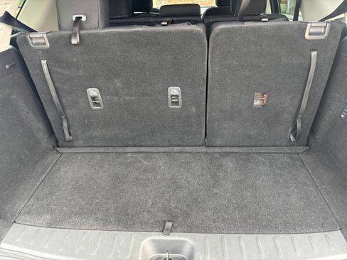 Used 2025 Nissan Pathfinder SV FWD image 32