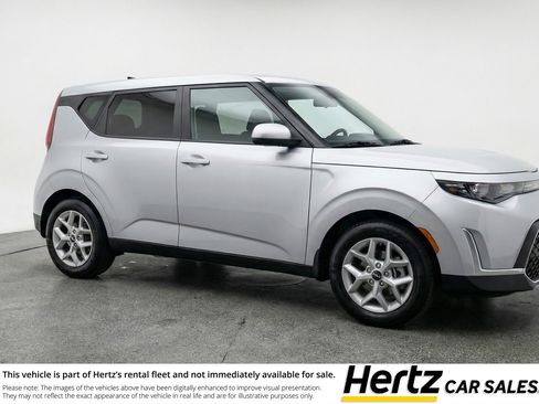 Used 2025 Kia Soul LX w/ LX Technology Package FWD image 1