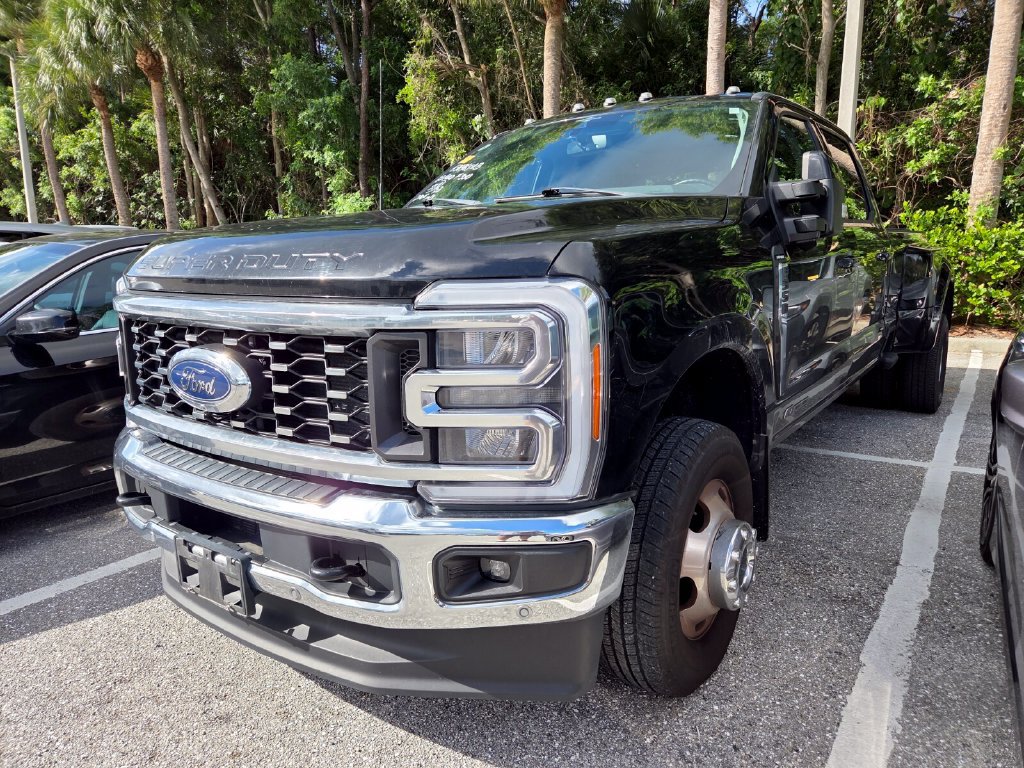 Used 2023 Ford F350 Lariat w/ Lariat Ultimate Package AWD/4WD image 3