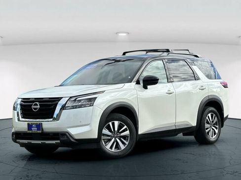 Used 2023 Nissan Pathfinder SL FWD image 2