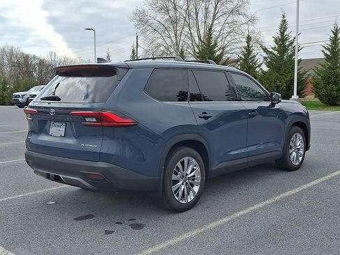 Used 2024 Toyota Grand Highlander Platinum image 4