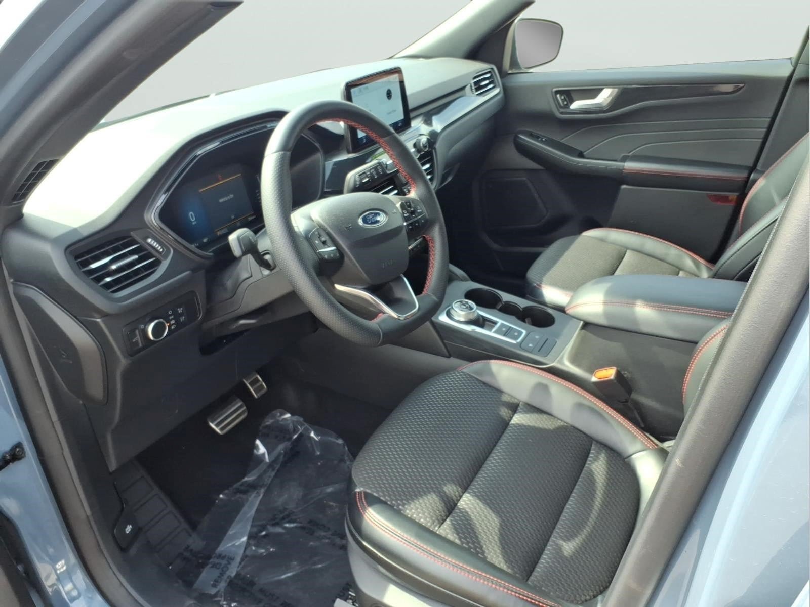 Used 2024 Ford Escape ST-Line w/ Cold Weather Package FWD image 10