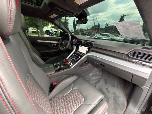 Used 2020 Lamborghini Urus AWD/4WD image 25