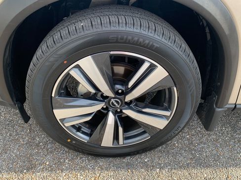 Used 2022 Nissan Rogue SL w/ SL Premium Package image 10