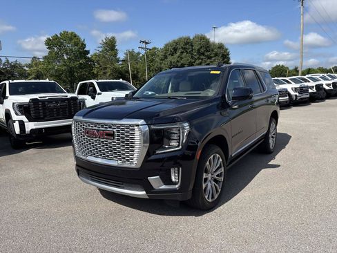 Used 2023 GMC Yukon Denali AWD/4WD image 3