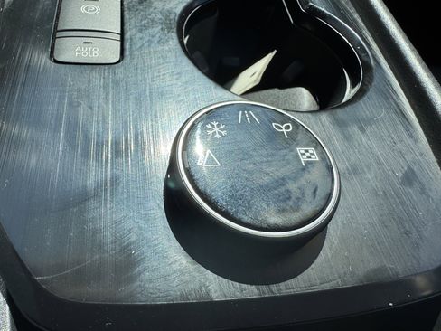 Used 2024 Nissan Rogue SV image 40