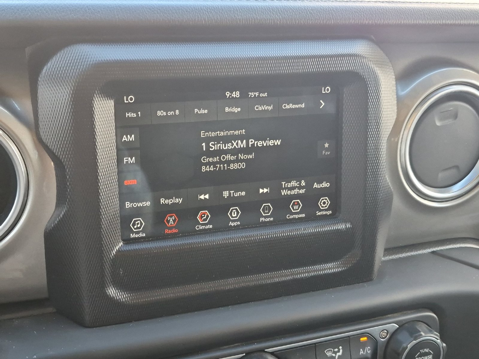 Used 2019 Jeep Wrangler Unlimited Sahara AWD/4WD image 22