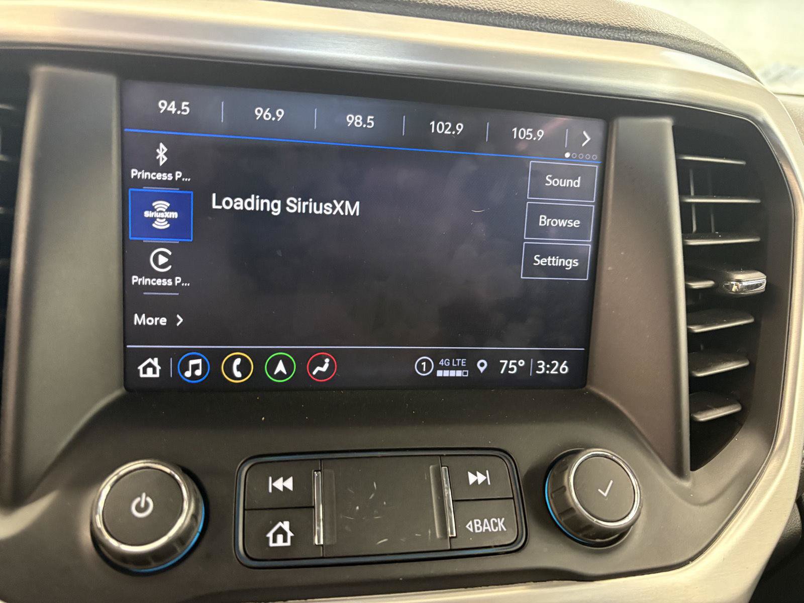Used 2022 GMC Acadia SLE w/ Driver Convenience Package FWD image 35