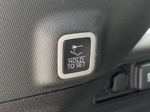 Used 2023 Jeep Grand Cherokee Altitude RWD image 13