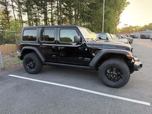 Used 2025 Jeep Wrangler Willys image 4