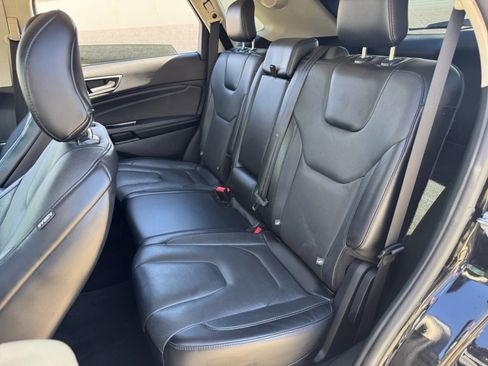 Used 2019 Ford Edge Titanium w/ Equipment Group 301A image 18