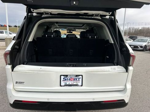 Used 2025 Lincoln Navigator Reserve image 52