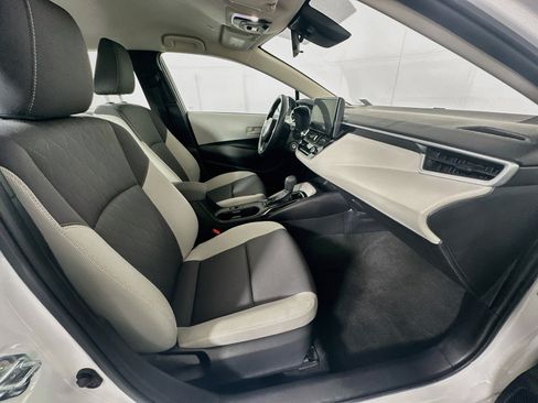 Used 2025 Toyota Corolla LE FWD image 28