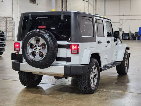 Used 2018 Jeep Wrangler Unlimited Sahara AWD/4WD image 8