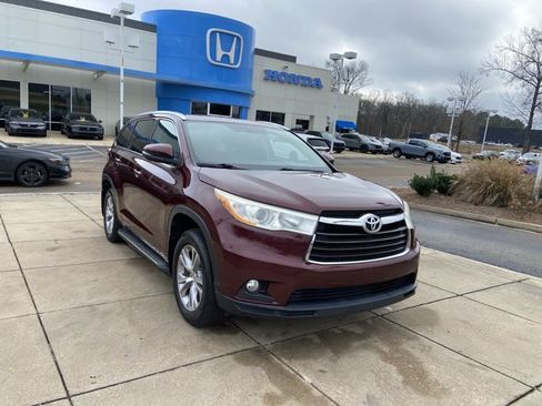 Used 2014 Toyota Highlander XLE image 2