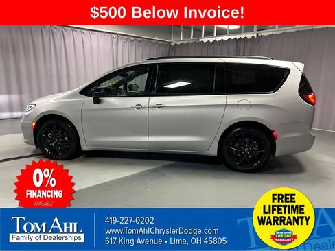 New 2026 Chrysler Pacifica Limited w/ S Appearance Package image 4