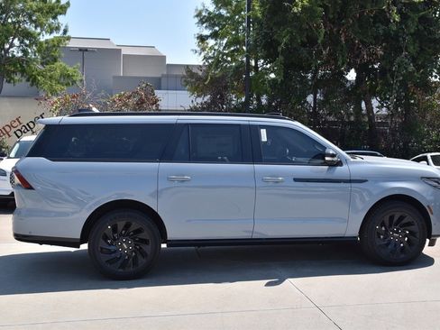 New 2025 Lincoln Navigator L Reserve w/ Jet Appearance Package image 5