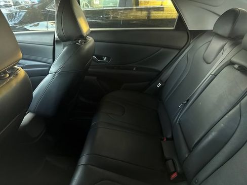 Used 2022 Hyundai Elantra Limited FWD image 7