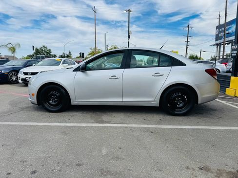 Used 2013 Chevrolet Cruze LS FWD image 8