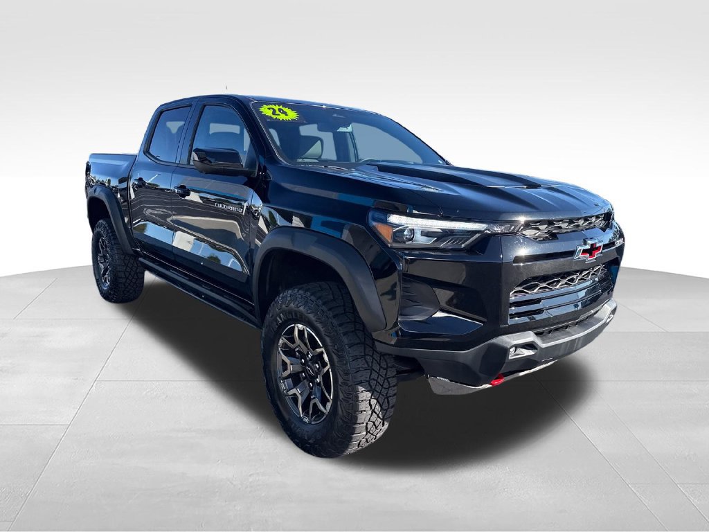 Used 2024 Chevrolet Colorado ZR2 w/ Technology Package AWD/4WD image 7