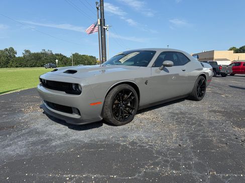 Used 2023 Dodge Challenger SRT Hellcat RWD image 2