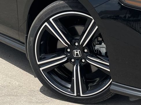 Used 2025 Honda Accord Sport image 9