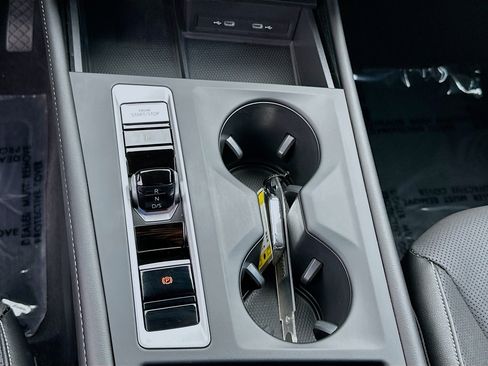 Used 2024 Volkswagen Atlas SE image 15