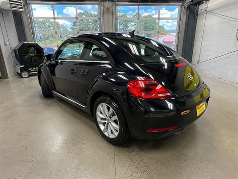 Used 2015 Volkswagen Beetle TDI FWD image 3