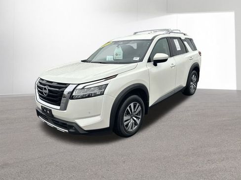 Certified 2023 Nissan Pathfinder SL image 2