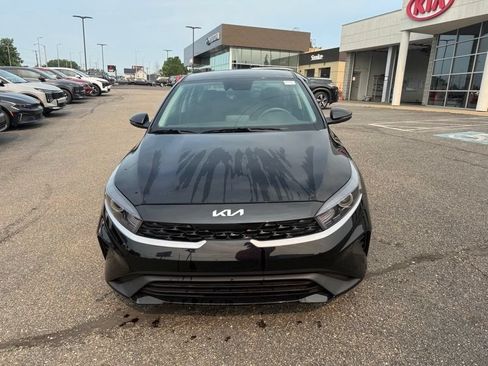Used 2024 Kia Forte LXS w/ LXS Technology Package FWD image 2