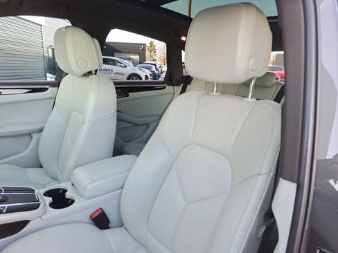 Certified 2016 Porsche Macan S image 5